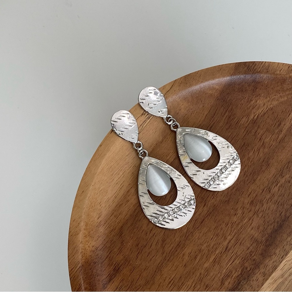 4/$15 Silver Teardrop Cat’s Eye Stones Dangling Earrings
